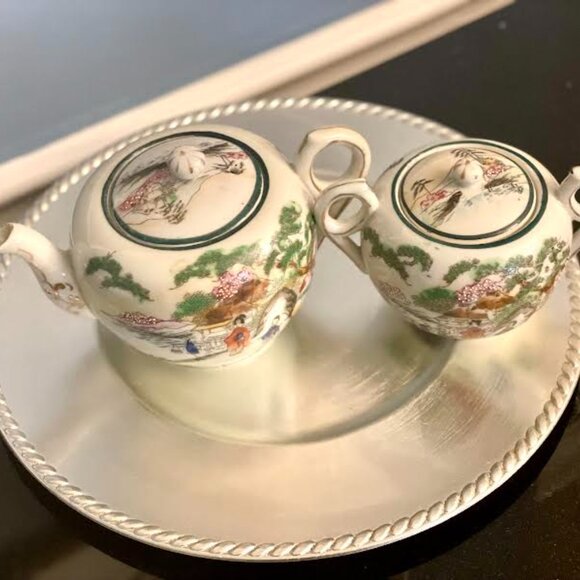 Set of Japanese Lidded Teapot and Sugar Bowl Hand Painted Geisha Girl Porcelain - Picture 8 of 15